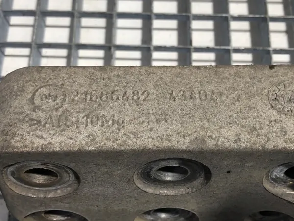 Support Réservoir SCR OEM 21686482 pour Volvo FH II image 4
