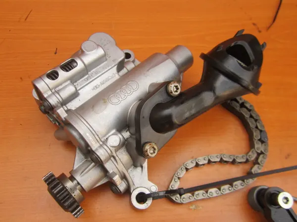 Oljepump VW Audi Skoda Seat 2.0 TSI TFSI 06H115105BN image 6