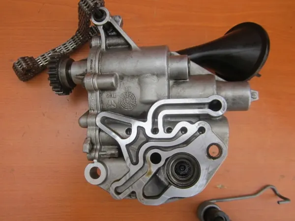 Oljepump VW Audi Skoda Seat 2.0 TSI TFSI 06H115105BN image 7