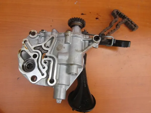 Oljepump VW Audi Skoda Seat 2.0 TSI TFSI 06H115105BN image 9