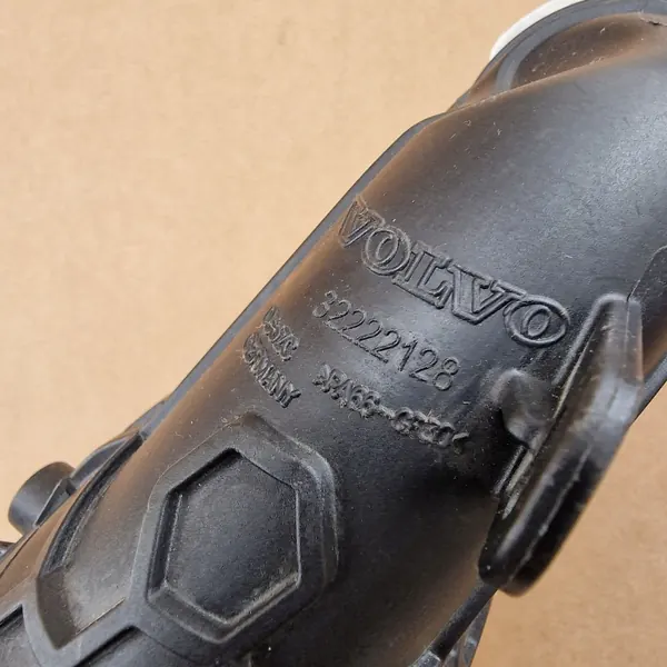 Luchtinlaatpijp OEM 32222128 voor Volvo T6/T8 Hybride image 3