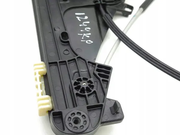 Peugeot 3008 II 2022 Elevador de vidro lado esquerdo image 4