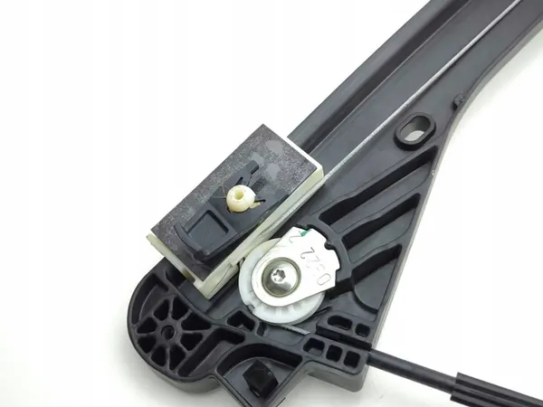 Peugeot 3008 II 2022 Elevador de vidro lado esquerdo image 8