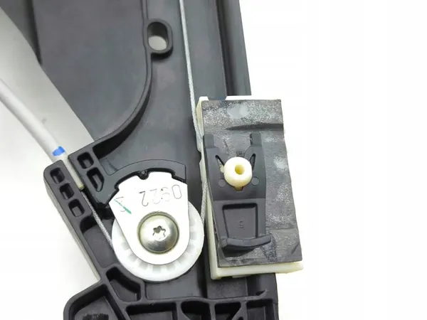 Peugeot 3008 II 2022 Elevador de vidro lado esquerdo image 9