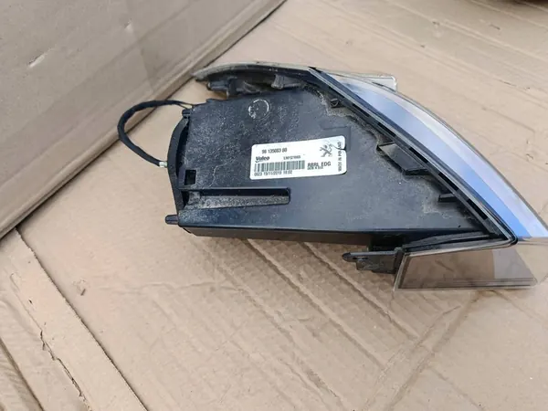 Luz Trasera Derecha Peugeot 508 II image 4