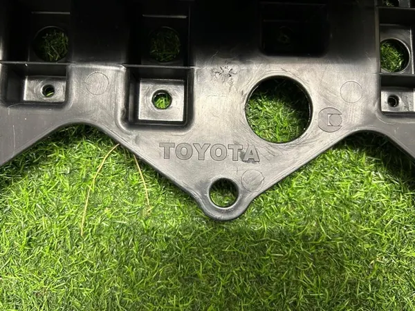 Capa de para-choque dianteiro Toyota Yaris 526180D030 image 4