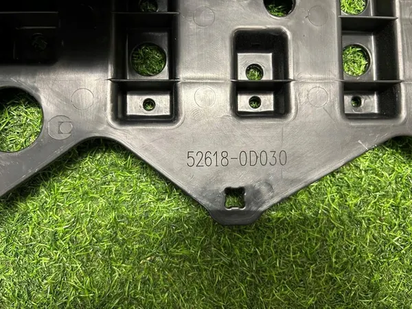 Capa de para-choque dianteiro Toyota Yaris 526180D030 image 5