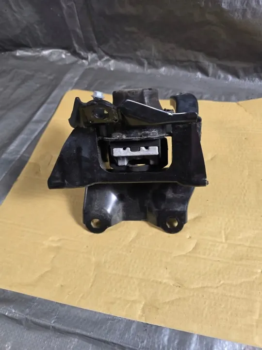 Support de boîte OEM AA267876 pour Toyota Yaris IV image 2