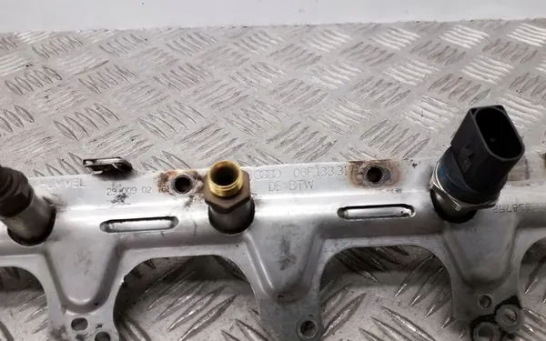 Regulador de pressão de combustível Audi TT TTS Mk2 2007 06F133317L image 2