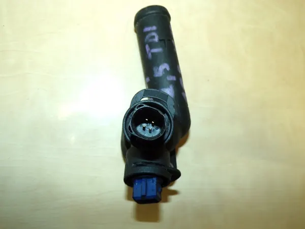 VW T4 Transporter 2.5 TDI Tubo de Água OEM image 3