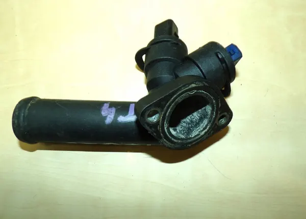 VW T4 Transporter 2.5 TDI Tubo de Água OEM image 4