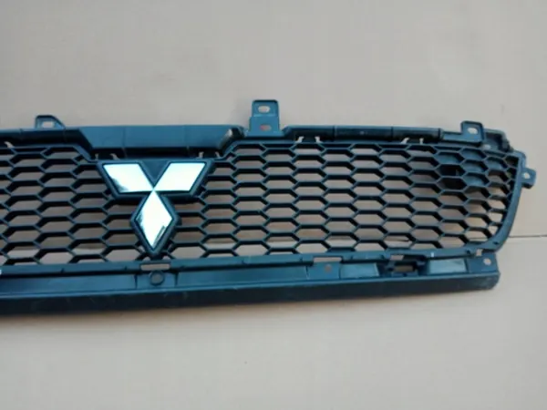 Mitsubishi Outlander II Grill 2010-2013 image 6