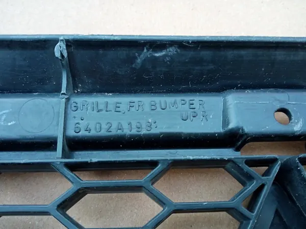 Mitsubishi Outlander II Grill 2010-2013 image 9