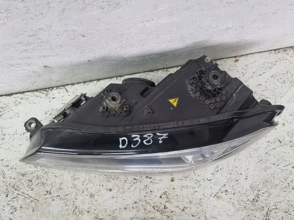 Volkswagen Caddy 2K Etuvalosarja OEM image 7