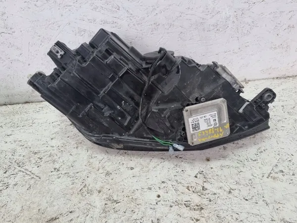 Volkswagen Caddy 2K Etuvalosarja OEM image 9