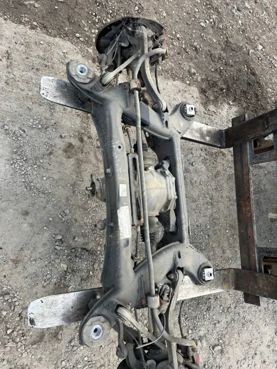 Mercedes W212 Hinterachsträger Halterung OEM a2073509702 image 2