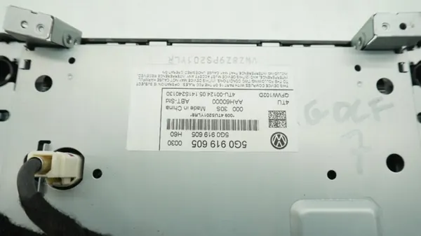 VW Golf 7 Radionäyttö OEM 5G0919605 - Käytetty image 5