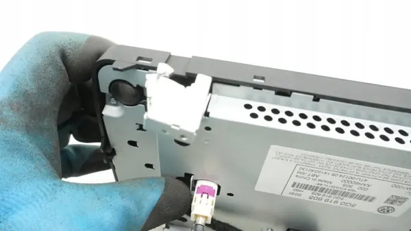 VW Golf 7 Radionäyttö OEM 5G0919605 - Käytetty image 6