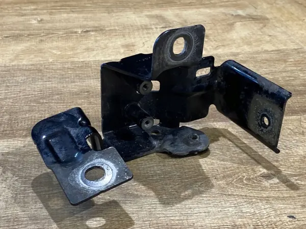 Jaguar E-Pace voorste spatbordbeugel OEM J9C316E128AC image 3
