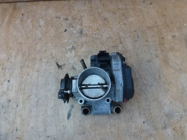 VW Passat B5 1.8 Válvula de Aceleração 058133063H image 2