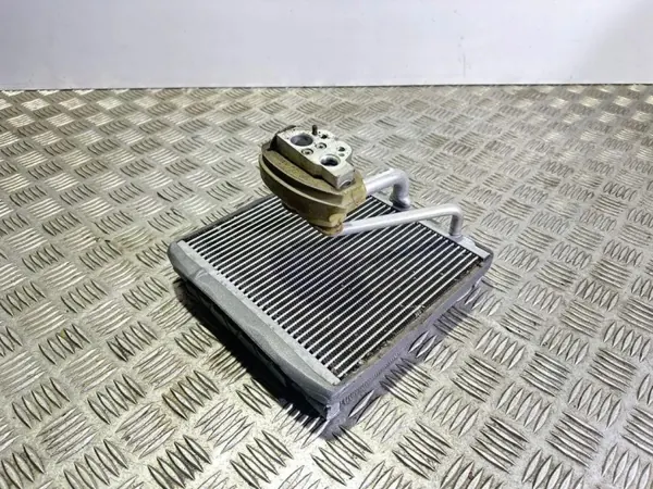 OEM T4684002 Lämmönvaihdin Skoda Fabia II:lle image 3