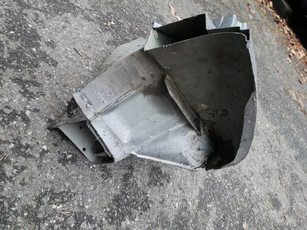 Nissan Note E11 Partie arrière droite de seuil coupée image 2