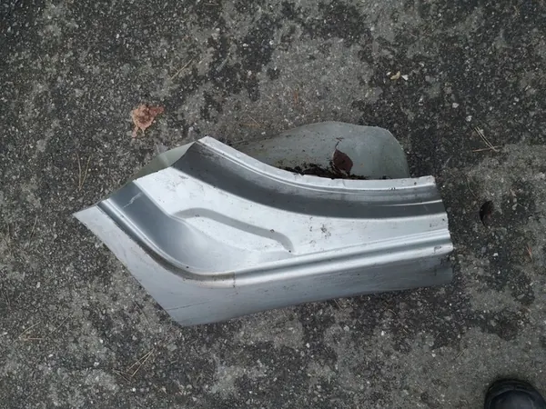 Nissan Note E11 Partie arrière droite de seuil coupée image 3