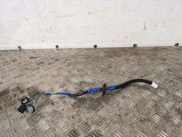 Peça de luz traseira Toyota RAV4 OEM FBZ13926 image 2