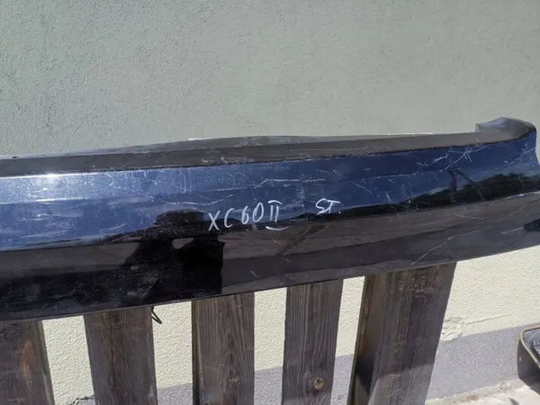 Volvo XC60 II Spoiler OEM 31425208 - Puskurin Koriste image 3