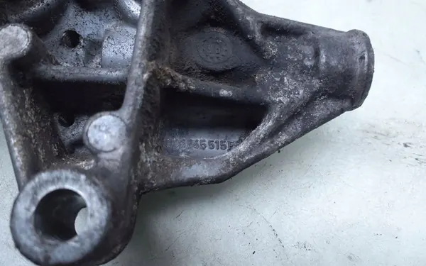 Audi A6 S6 C4 Alternatorbeugel 1996 046145515F image 4