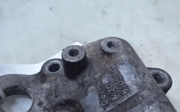 Audi A6 S6 C4 Alternatorbeugel 1996 046145515F image 5