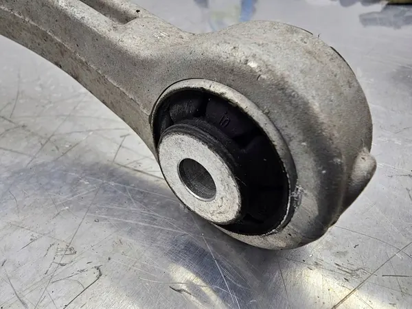 VOLVO XC60 II 2 17+ Braccio di Sospensione Anteriore Sinistro 31360630 image 8