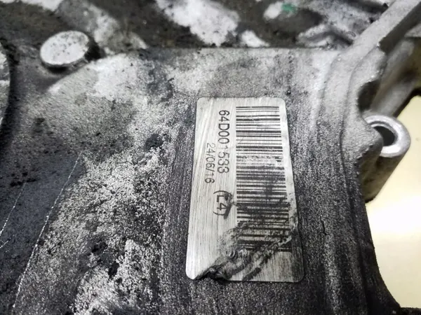 Maserati Levante Steuerdeckel OEM 64D001533 image 3