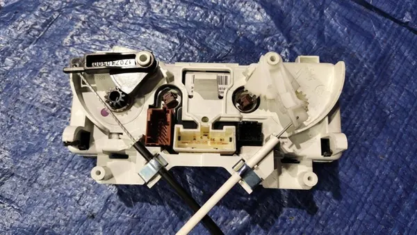 Panneau de ventilation OEM 9676532480 pour Peugeot Partner II image 3
