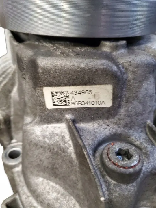 Porsche Macan Transfer Case 95B341010A image 6