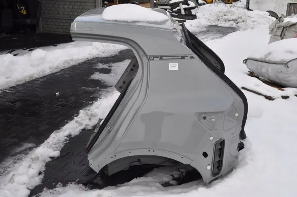 Parachoques trasero Volvo XC40 OEM FBJDF - Usado image 3