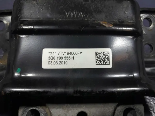 Support moteur OEM 3Q0199555H pour Skoda Superb III image 3