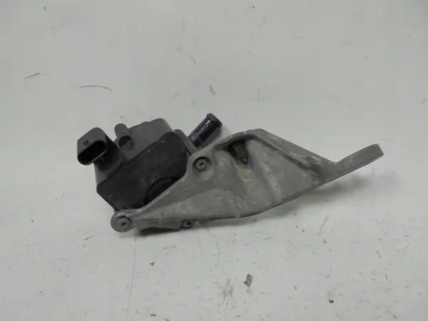 Support de fixation pompe à eau OEM 9814099080 Citroen C3 image 4