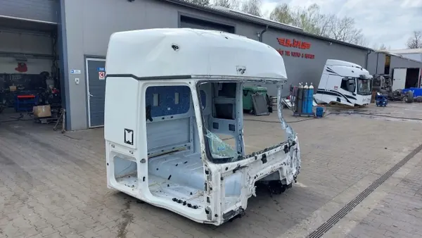 Renault OE 5600745671 Élément Cabine - État Utilisé image 2