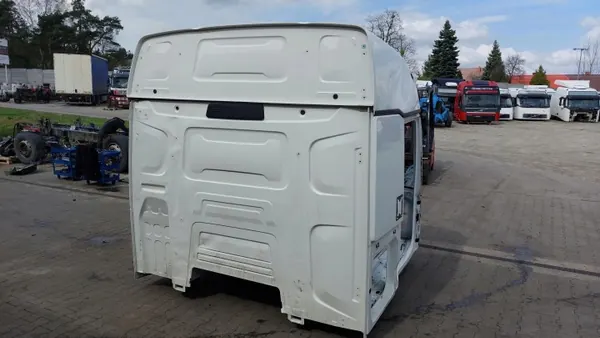 Renault OE 5600745671 Élément Cabine - État Utilisé image 3