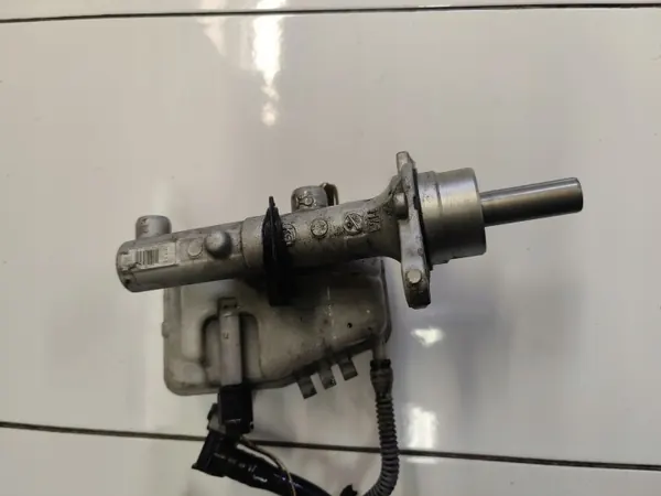 Bremsflüssigkeitsbehälter OEM 460910323R für Trafic III image 3