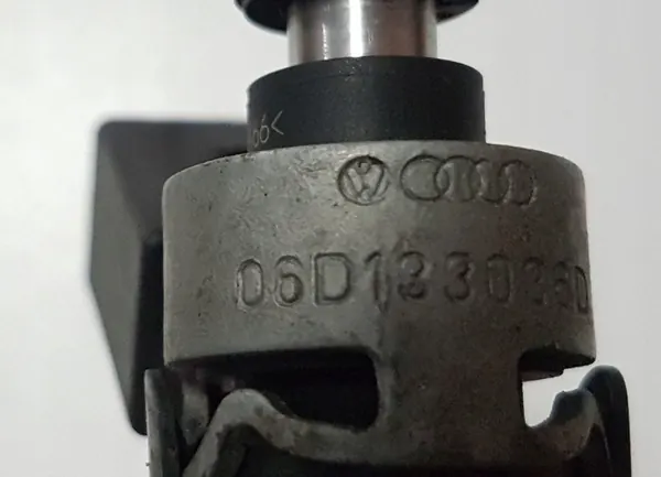 Iniettore Audi OE 06D133036D image 9