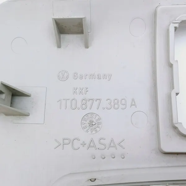 Luz de teto VW Touran I OEM DRC98635 - Usado image 4