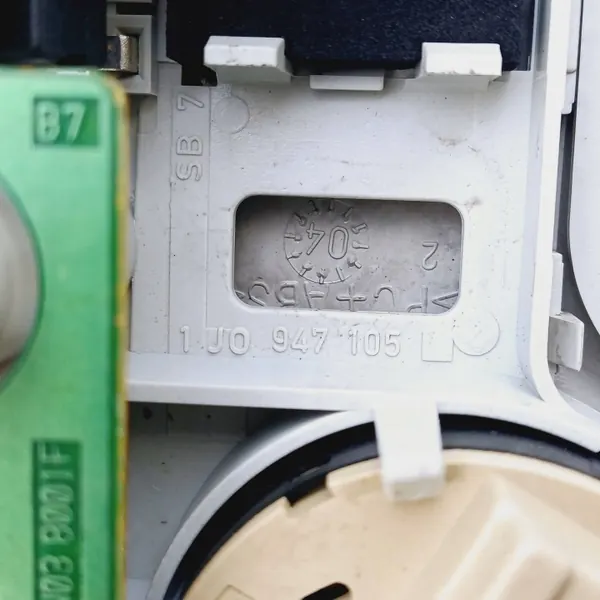 Luz de teto VW Touran I OEM DRC98635 - Usado image 5
