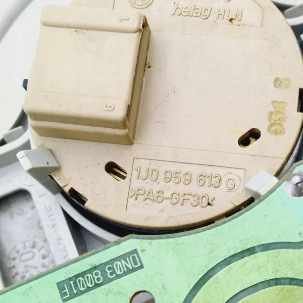 Luz de teto VW Touran I OEM DRC98635 - Usado image 9