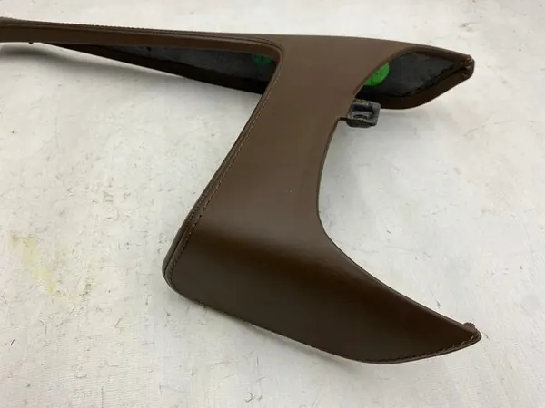 Volvo S90 Keskitunnelin Lista OEM 31377885 image 3