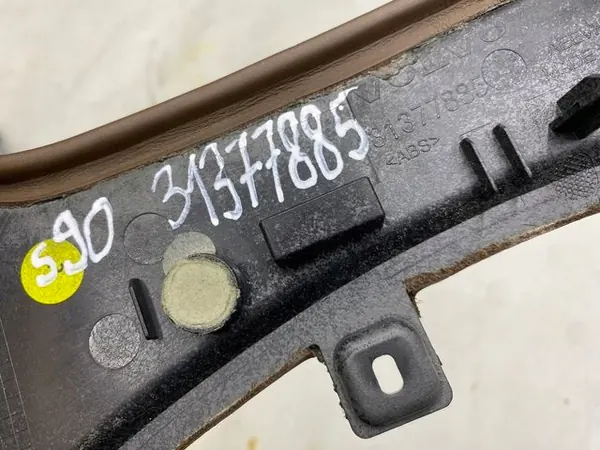 Volvo S90 Keskitunnelin Lista OEM 31377885 image 5