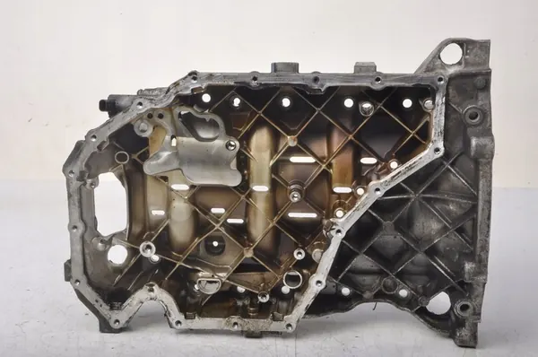 Audi A4 B8 Oljetank 06H103603S image 4