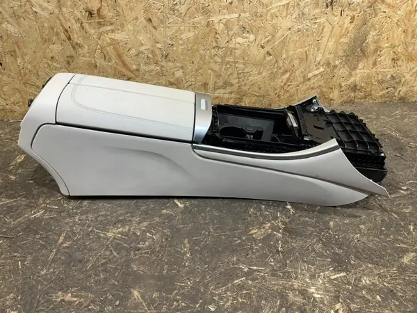 Accoudoir console centrale Mercedes W206 OEM 5555 image 2