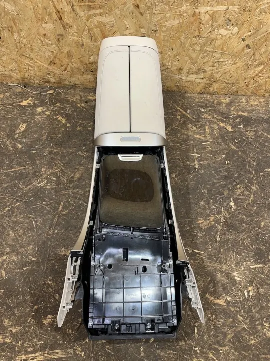 Accoudoir console centrale Mercedes W206 OEM 5555 image 3